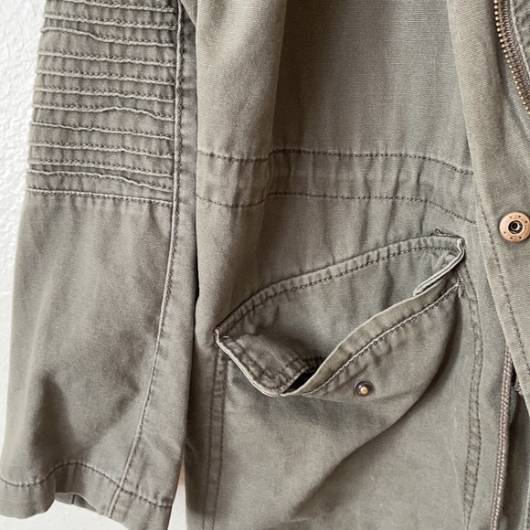 Green jacket - Picture 3 of 5